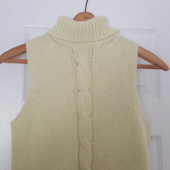 Soft yellow Gap sweater - Picture 1 of 4